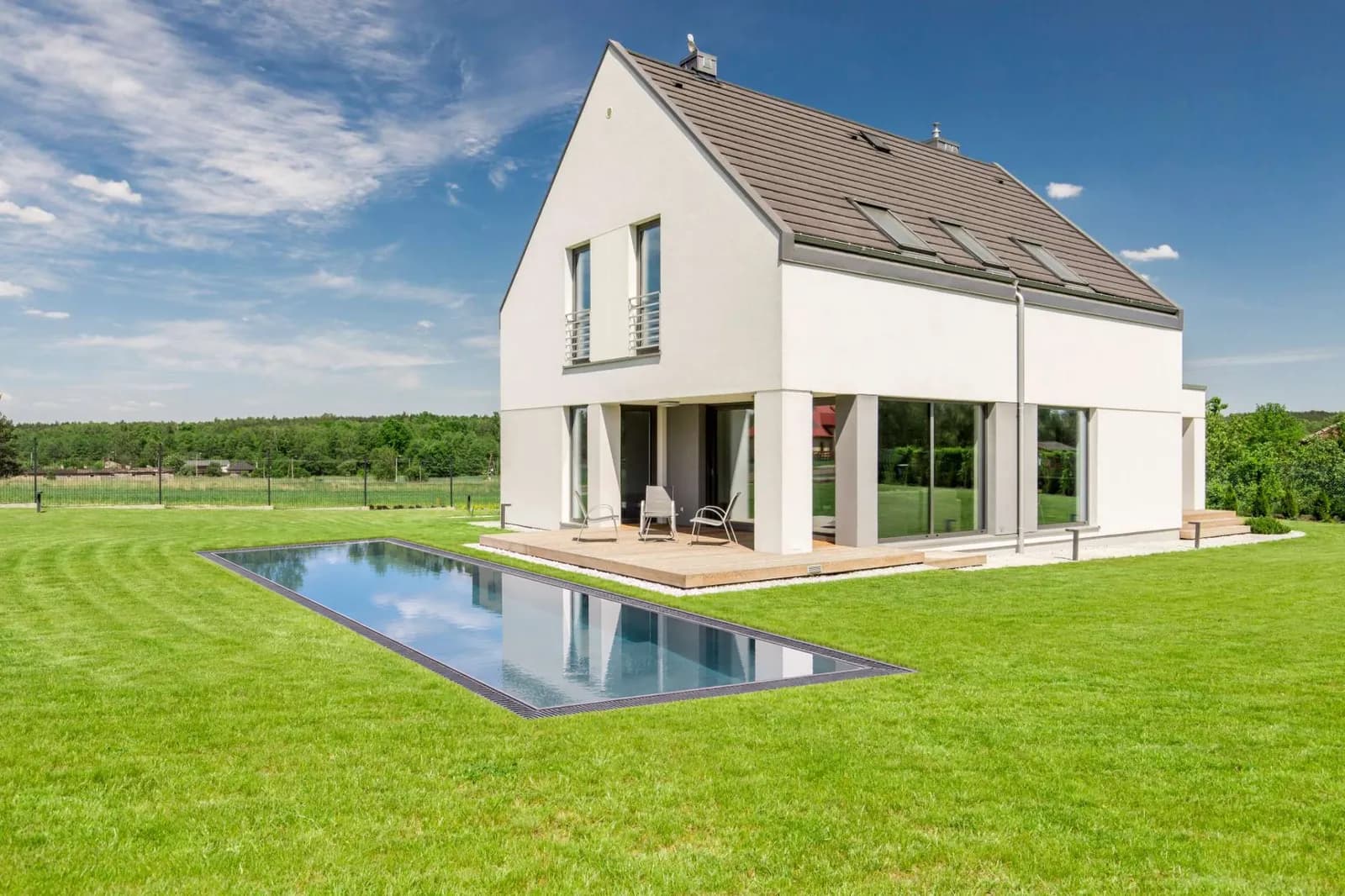 Garden with an overflow pool, 6 × 2 m, light grey lining, placed in the Studio